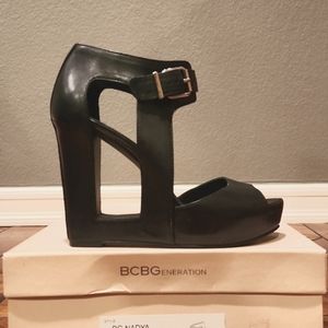 BCBGeneration Nadya Wedge Heels Platform Ankle Buckle Black Leather Size 6 BCBG